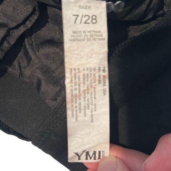 Wannabettabutt? By YMI Black Mid rise Jean shorts. Ladies size 7/28 - Picture 5 of 10